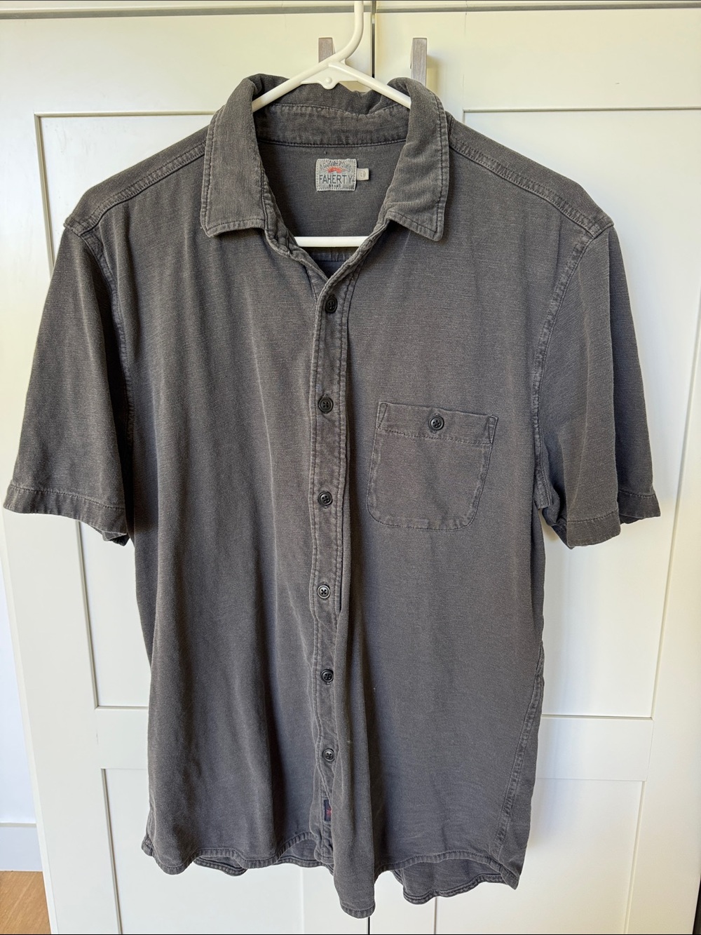 Faherty Men's Short-Sleeve Button-Down Shirt in Charcoal Gray